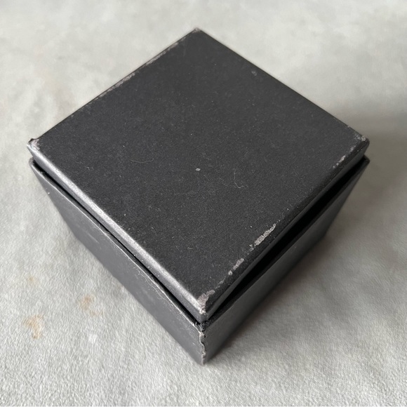 INVICTA Signature II Collection Watch Box 3.60x3.60x3 inches - Picture 3 of 3